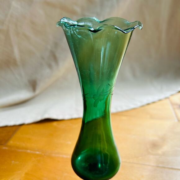 Vintage etched green bud vase - Picture 6 of 9